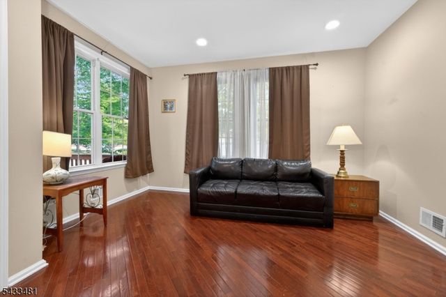 21 Samson Dr, Raritan Twp., NJ 08822
