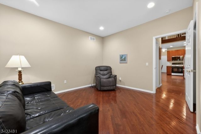 21 Samson Dr, Raritan Twp., NJ 08822