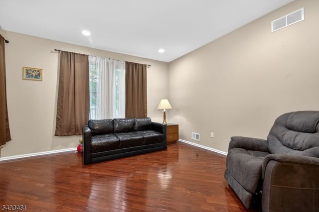 21 Samson Dr, Raritan Twp., NJ 08822