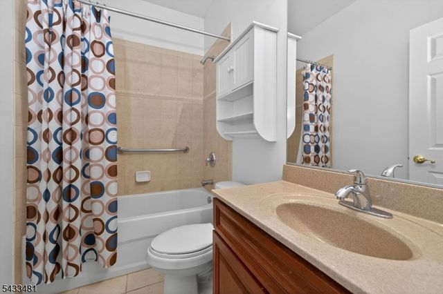 21 Samson Dr, Raritan Twp., NJ 08822