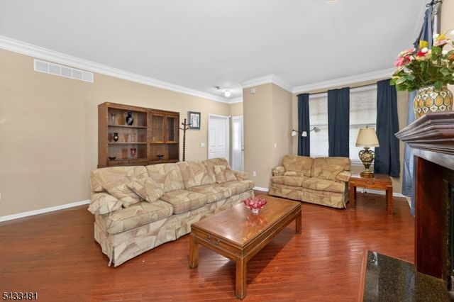 21 Samson Dr, Raritan Twp., NJ 08822