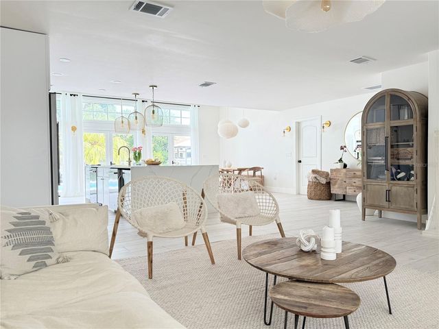 797 45TH AVENUE NE, St Petersburg, FL 33703