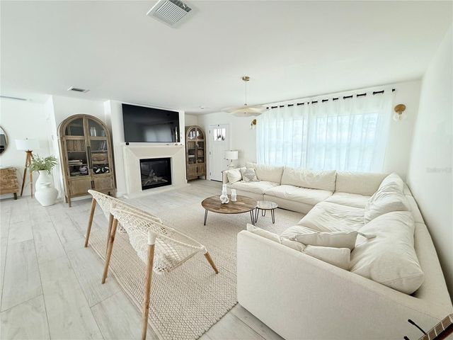 797 45TH AVENUE NE, St Petersburg, FL 33703