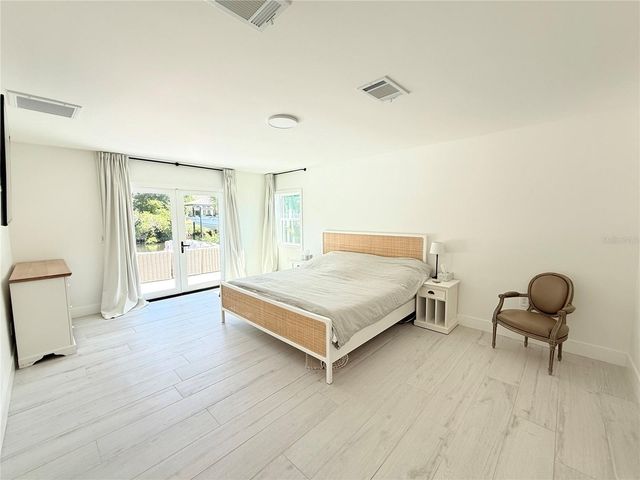 797 45TH AVENUE NE, St Petersburg, FL 33703