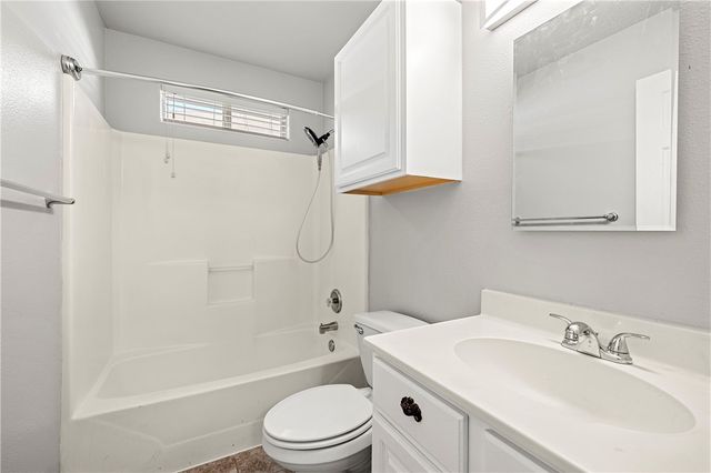 2000 Westwood Dr, Portland, TX 78374