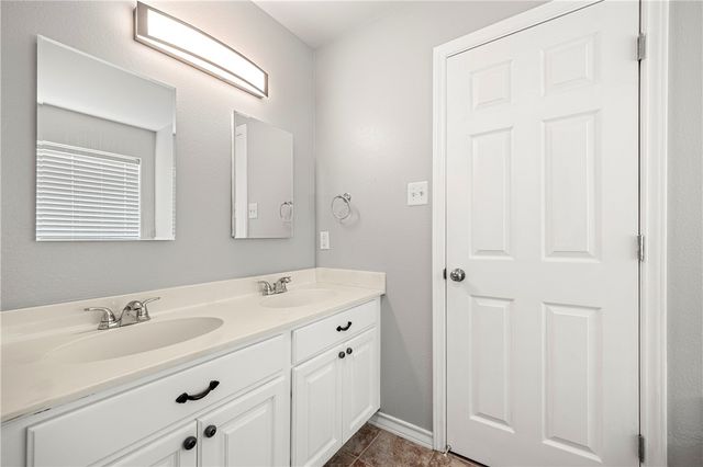 2000 Westwood Dr, Portland, TX 78374