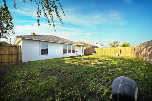 2000 Westwood Dr, Portland, TX 78374