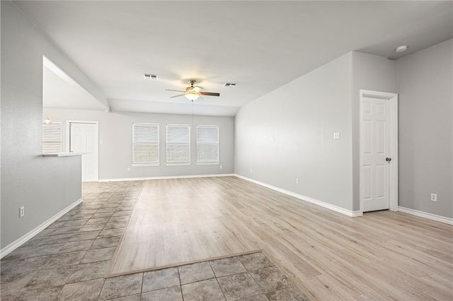 2000 Westwood Dr, Portland, TX 78374