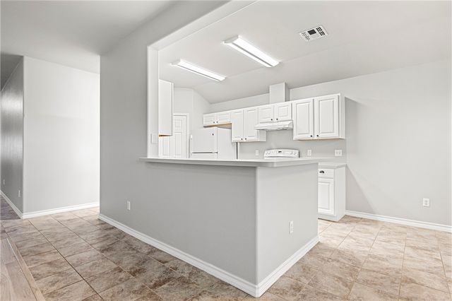 2000 Westwood Dr, Portland, TX 78374