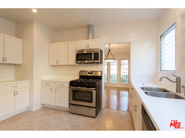 8434 BLACKBURN Avenue, Los Angeles, CA 90048