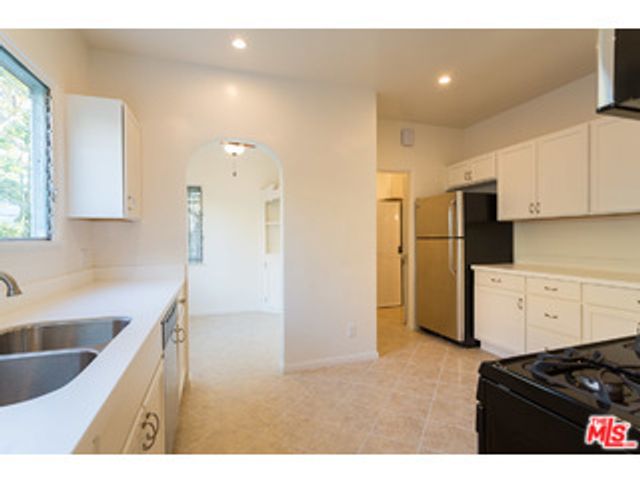 8434 BLACKBURN Avenue, Los Angeles, CA 90048