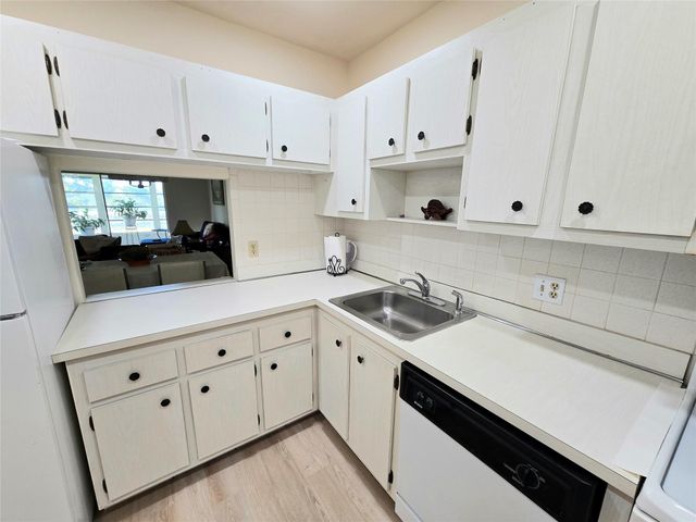 7610 NW 1st St 203, Margate, FL 33063