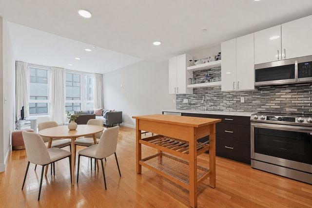 10 Taber 206, Boston, MA 02119