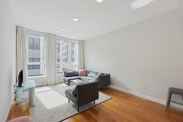 10 Taber 206, Boston, MA 02119