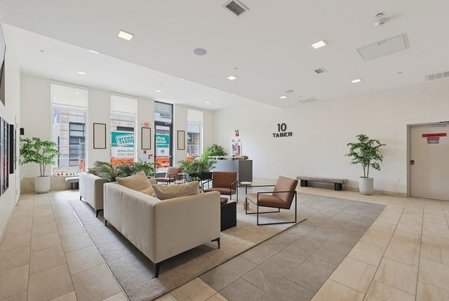 10 Taber 206, Boston, MA 02119