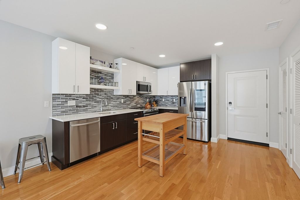 10 Taber 206, Boston, MA 02119