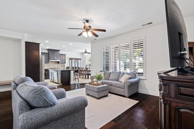 3863 Serena Avenue, Clovis, CA 93619