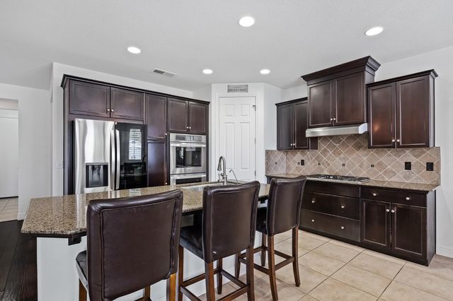 3863 Serena Avenue, Clovis, CA 93619
