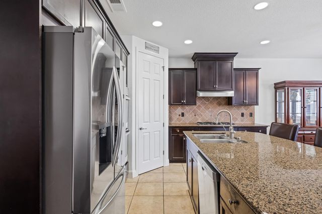 3863 Serena Avenue, Clovis, CA 93619