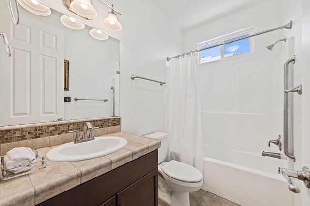 3863 Serena Avenue, Clovis, CA 93619