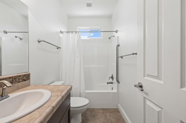 3863 Serena Avenue, Clovis, CA 93619
