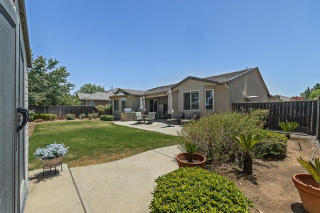 3863 Serena Avenue, Clovis, CA 93619