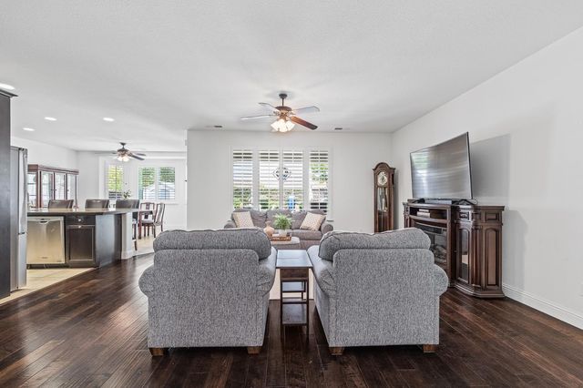 3863 Serena Avenue, Clovis, CA 93619