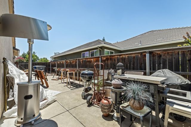 3863 Serena Avenue, Clovis, CA 93619