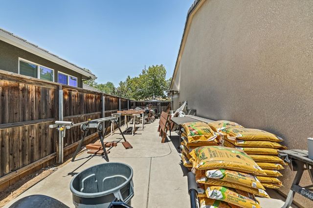 3863 Serena Avenue, Clovis, CA 93619