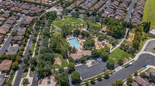 3863 Serena Avenue, Clovis, CA 93619