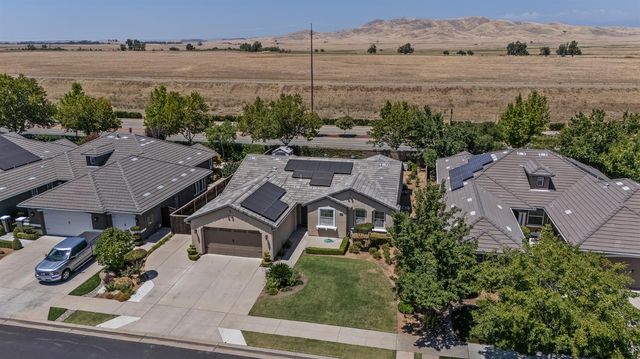 3863 Serena Avenue, Clovis, CA 93619