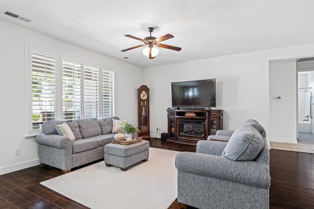 3863 Serena Avenue, Clovis, CA 93619