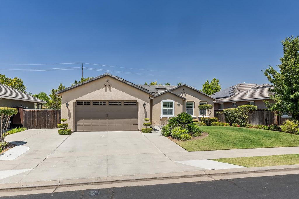 3863 Serena Avenue, Clovis, CA 93619