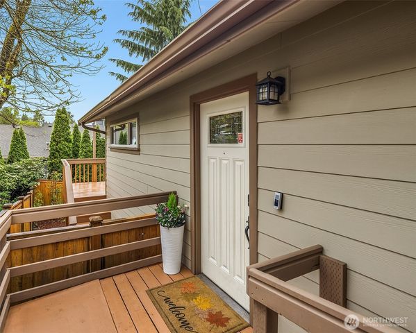 6240 NE 204th Place, Kenmore, WA 98028