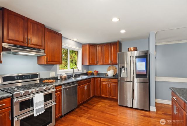 6240 NE 204th Place, Kenmore, WA 98028
