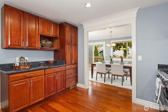 6240 NE 204th Place, Kenmore, WA 98028