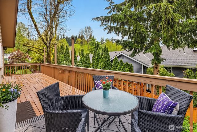 6240 NE 204th Place, Kenmore, WA 98028