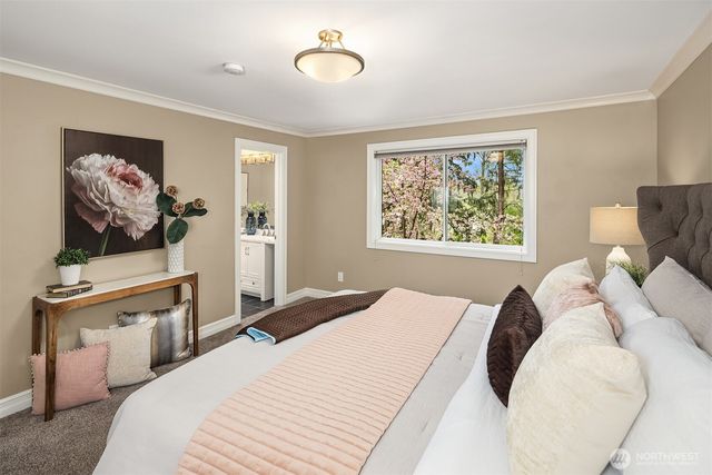 6240 NE 204th Place, Kenmore, WA 98028