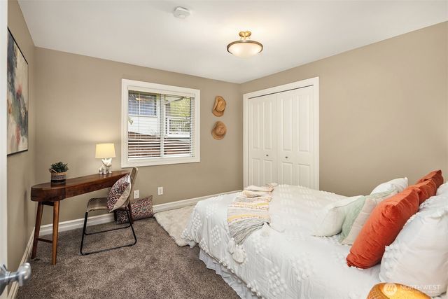 6240 NE 204th Place, Kenmore, WA 98028