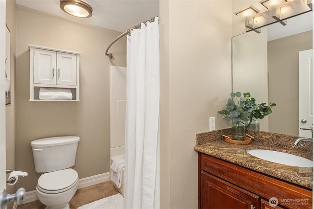 6240 NE 204th Place, Kenmore, WA 98028