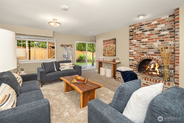 6240 NE 204th Place, Kenmore, WA 98028