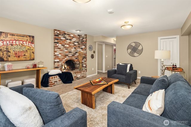 6240 NE 204th Place, Kenmore, WA 98028