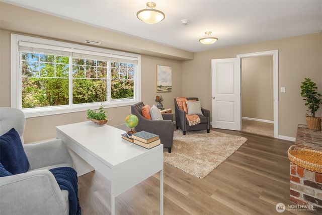 6240 NE 204th Place, Kenmore, WA 98028