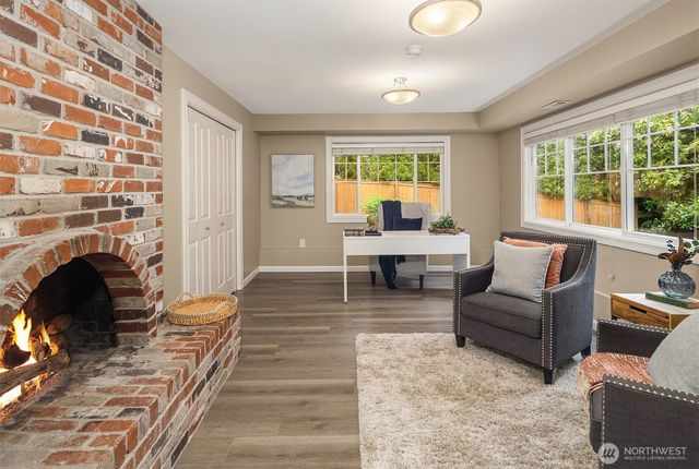 6240 NE 204th Place, Kenmore, WA 98028