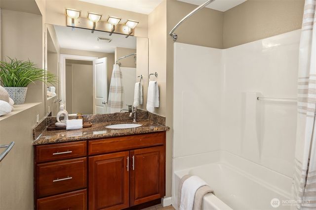 6240 NE 204th Place, Kenmore, WA 98028