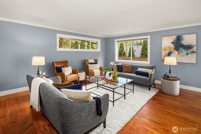 6240 NE 204th Place, Kenmore, WA 98028