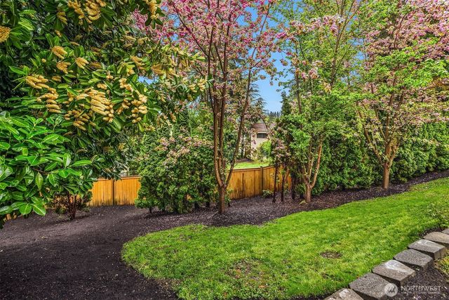6240 NE 204th Place, Kenmore, WA 98028