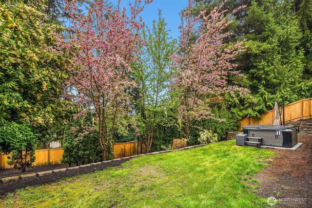 6240 NE 204th Place, Kenmore, WA 98028