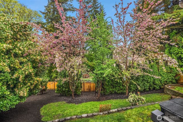6240 NE 204th Place, Kenmore, WA 98028