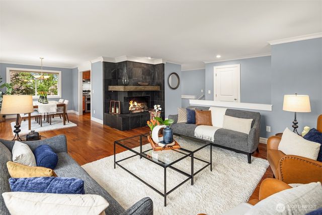 6240 NE 204th Place, Kenmore, WA 98028